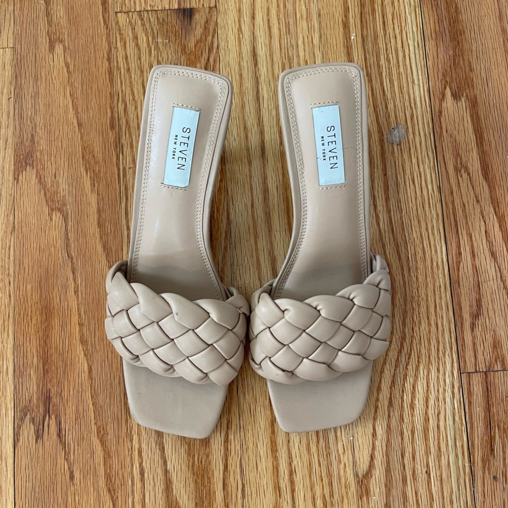 Beige Steve Madden mini heals
